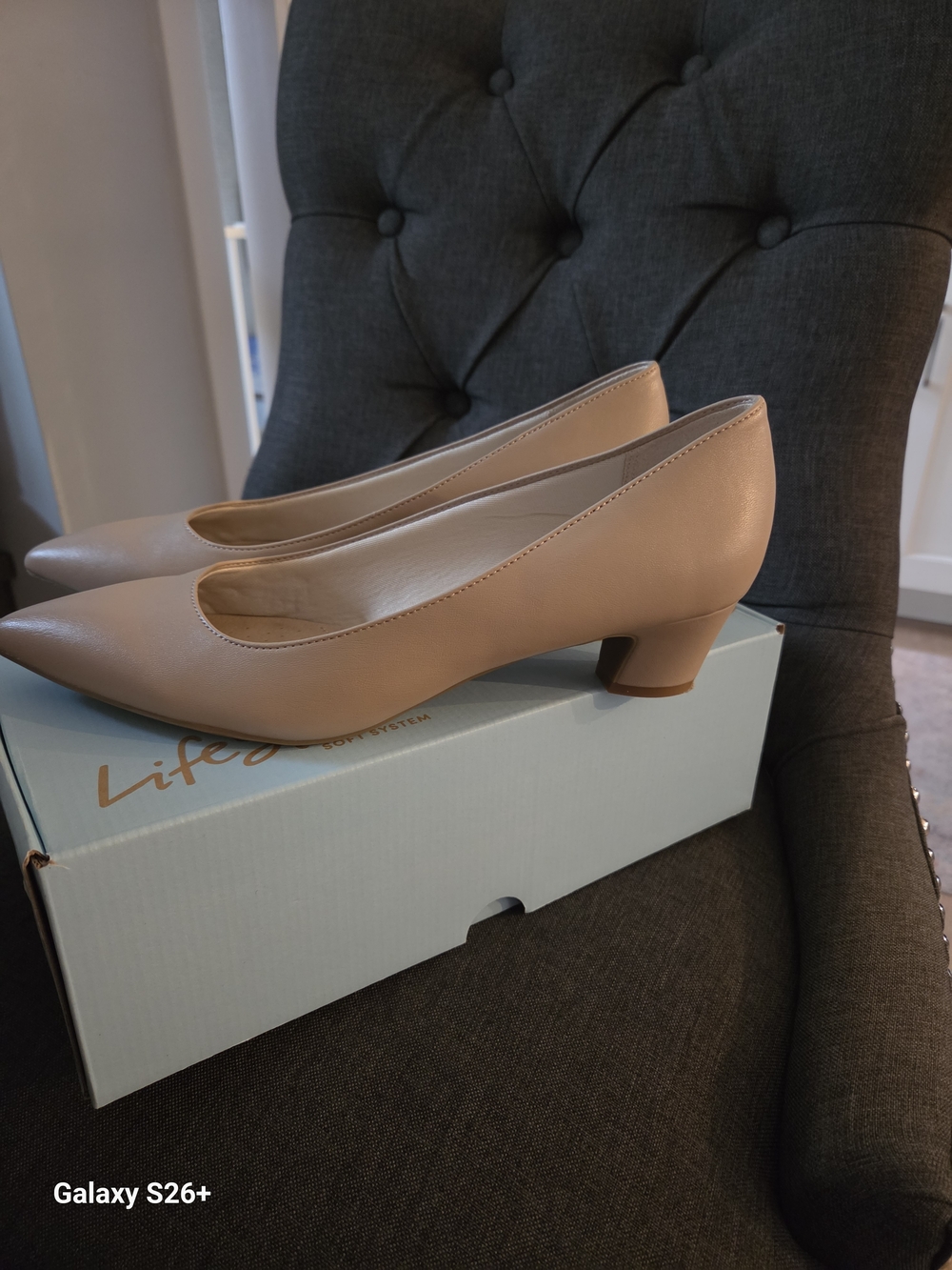 Life Stride Beige Pointed-Toe Kitten Heel Sz 10 - Picture 4 of 4